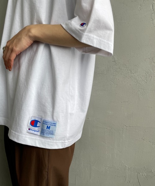 Champion（チャンピオン）の「[Champion/チャンピオン] ワンポイント刺繍ロゴ ショートスリーブTシャツ（Tシャツ/カットソー・レディース・ホワイト/ブラック/オートミール・M/L）」の17枚目の写真