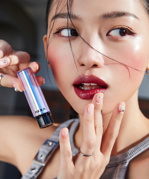 HERA（ヘラ）の「センシュアル ティンティッド シャイン スティック（口紅/リップティント/グロス・レディース・430 トゥーベージュ/498 エンジェルキス/278 フィーバー/99 ブラックチェリー/105 ボーイッシュ・FREE）」の7枚目の写真