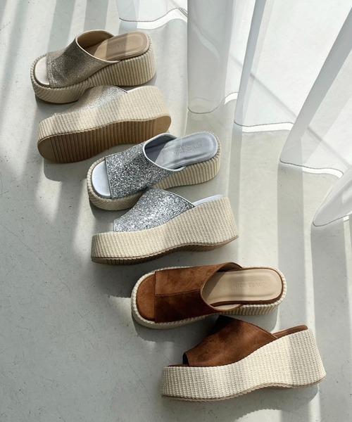 one after another NICE CLAUP（ワンアフターアナザーナイスクラップ）の「【マイナス3㎏見え】厚底アソートサンダル（サンダル・レディース・シルバー/ゴールド/キャメル・S/M/L）」の18枚目の写真