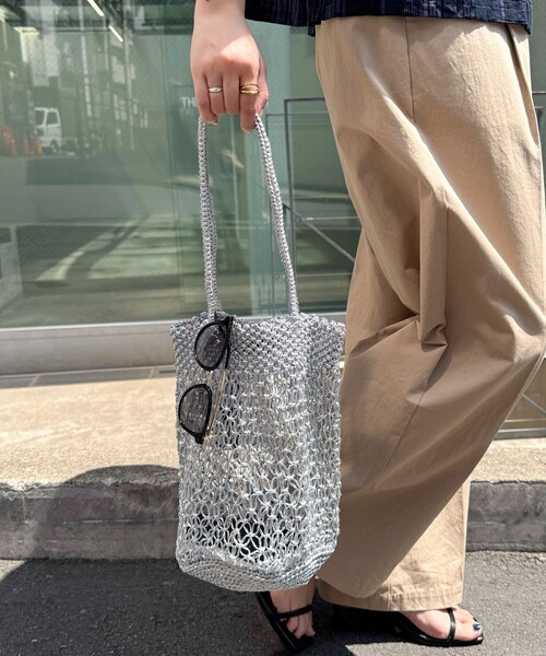 fredy emue（フレディエミュ）の「【The Bagmati】メタリックコードラウンドバッグ（かごバッグ・レディース・ブラック/シルバー/ゴールド・FREE）」の2枚目の写真