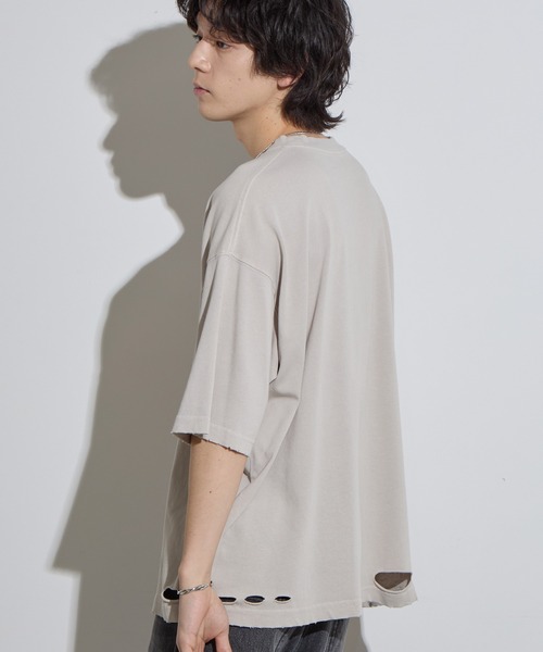SLICK(スリック)の「【SLICK/スリック】Pigment Dye Damage T-Shirt / ピグメントダイダメージTシャツ/オーバーサイズ シルエット / ピグメント加工/ ビンテージ(Tシャツ/カットソー・メンズ・グレイッシュベージュ/ブルーグレー/ブラック・1/2/3)」の3枚目の写真