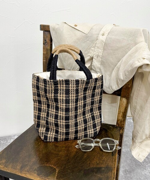 fredy emue（フレディエミュ）の「【TARANGO/タランゴ】ジュート台形バッグ（かごバッグ・レディース・ブラック系その他/ブルー系その他3/イエロー系その他3・FREE）」の2枚目の写真