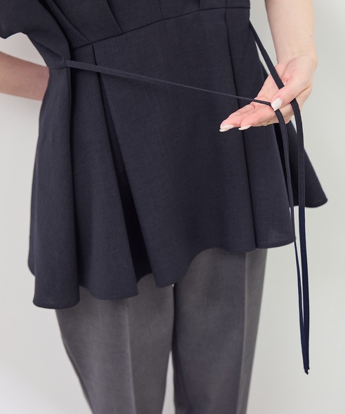 ROPE' PICNIC（ロペピクニック）の「【接触冷感】ハートネックペプラムブラウス（シャツ/ブラウス・レディース・サックスブルー/ネイビー/ベージュ/ブラウン・38）」の12枚目の写真