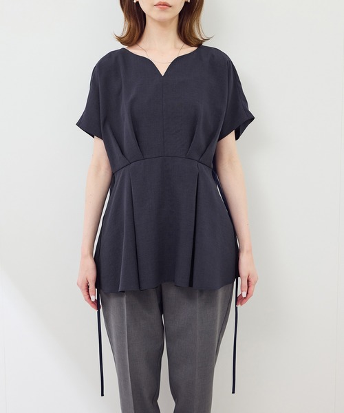 ROPE' PICNIC（ロペピクニック）の「【接触冷感】ハートネックペプラムブラウス（シャツ/ブラウス・レディース・サックスブルー/ネイビー/ベージュ/ブラウン・38）」の11枚目の写真