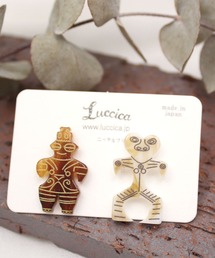 MILLION CARATS（ミリオンカラッツ）の「【luccica】-ドグウ- 縄文の記憶を纏う、遊び心あふれる左右アシメデザイン。ほっこり笑える愛らしさと深みをひとさじ、大人の個性派イヤーアクセ（ピアス（両耳用）・メンズ）」