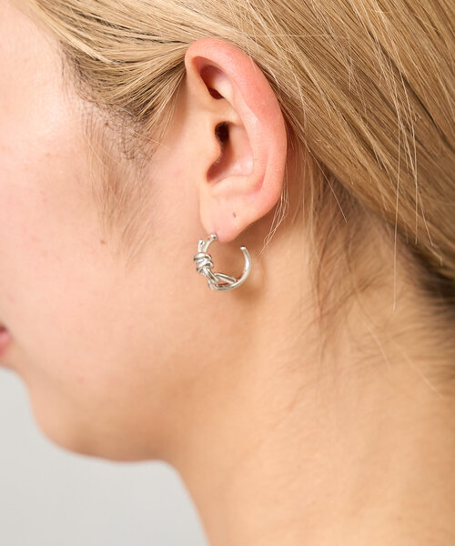 BIRTHDAY BAR(バースデイバー)の「Silver knot hoop pierce シルバーノットフープピアス(リング・レディース・シルバー・0)」の2枚目の写真