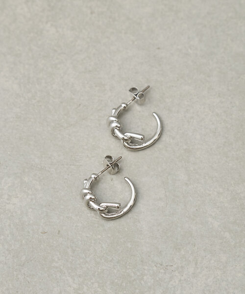 BIRTHDAY BAR(バースデイバー)の「Silver knot hoop pierce シルバーノットフープピアス(リング・レディース・シルバー・0)」の3枚目の写真