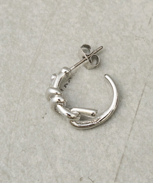 BIRTHDAY BAR(バースデイバー)の「Silver knot hoop pierce シルバーノットフープピアス(リング・レディース・シルバー・0)」の4枚目の写真