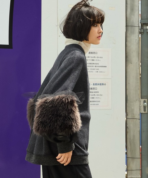 AVIE（アビィ）の「ウーレットシャギーフェイクファーmixプルオーバー（ニット/セーター・レディース・トップグレー/チャコールグレー・38）」の7枚目の写真