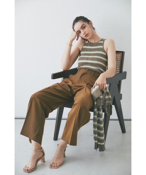 &. NOSTALGIA（アンドドットノスタルジア）の「タックワイドパンツ【tallサイズあり】（その他パンツ・レディース・ブラック/キャメル/グリーン・S/M/TALL）」の16枚目の写真