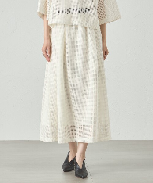 CAST:(キャストコロン)の「【セットアップ対応/オンでもオフでも活躍】メッシュフレアスカート(スカート・レディース・グリーン系その他7/ブラック/オフホワイト・S/M/L)」の2枚目の写真