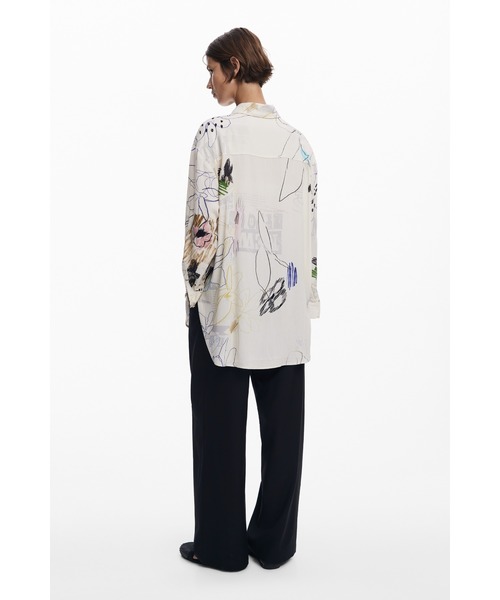 Desigual（デシグアル）の「アートコラージュオーバーサイズシャツ（シャツ/ブラウス・レディース・ホワイト・XS/S/M/L/XL）」の3枚目の写真