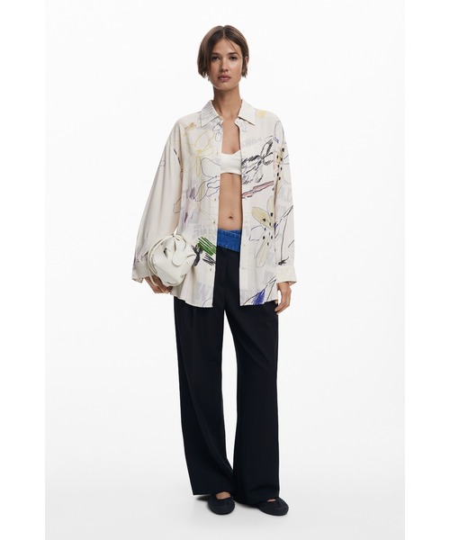 Desigual（デシグアル）の「アートコラージュオーバーサイズシャツ（シャツ/ブラウス・レディース・ホワイト・XS/S/M/L/XL）」の4枚目の写真