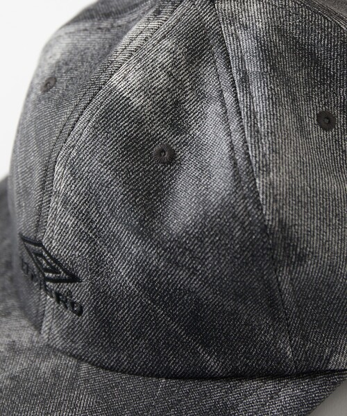 UMBRO（アンブロ）の「UMBRO/アンブロ SP LEATHERETTE Print Flat Visor 6Panel Cap/別注 レザレット プリント フラットバイザー 6パネルキャップ（キャップ・メンズ・ブルー/ブラック・ONE SIZE）」の7枚目の写真