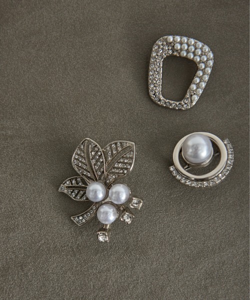THE YOn（ザヨン）の「パールデザインブローチアソート3ピース（ブローチ/コサージュ・レディース・シルバー/ゴールド・FREE）」の16枚目の写真
