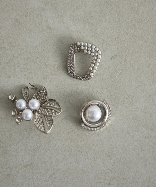 THE YOn（ザヨン）の「パールデザインブローチアソート3ピース（ブローチ/コサージュ・レディース・シルバー/ゴールド・FREE）」の17枚目の写真