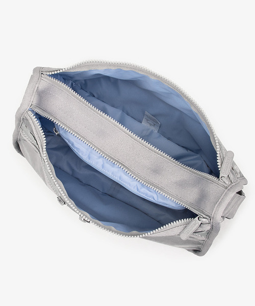 LeSportsac(レスポートサック)の「DELUXE EVERYDAY BAG フロストシルバーシャイン(ショルダーバッグ・レディース・シルバー・FREE)」の8枚目の写真