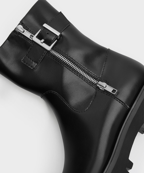 CHARLES & KEITH(チャールズ & キース)の「Lyndon リンドン サイドジップアンクルブーツ(ブーツ・レディース・ブラック/ダークブラウン・24.5cm/23.5cm/23cm/22.5cm/26.5cm/25.5cm/25cm)」の11枚目の写真