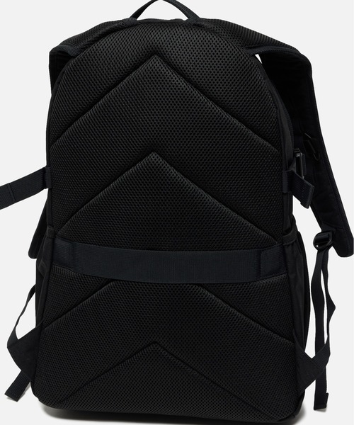 AIGLE（エーグル）の「撥水 ハイキング バックパック 22L（バックパック/リュック・レディース・ブラック/カーキ・FREE）」の8枚目の写真