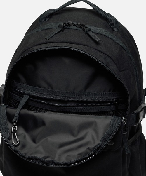 AIGLE（エーグル）の「撥水 ハイキング バックパック 22L（バックパック/リュック・レディース・ブラック/カーキ・FREE）」の10枚目の写真