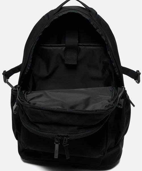 AIGLE（エーグル）の「撥水 ハイキング バックパック 22L（バックパック/リュック・レディース・ブラック/カーキ・FREE）」の11枚目の写真