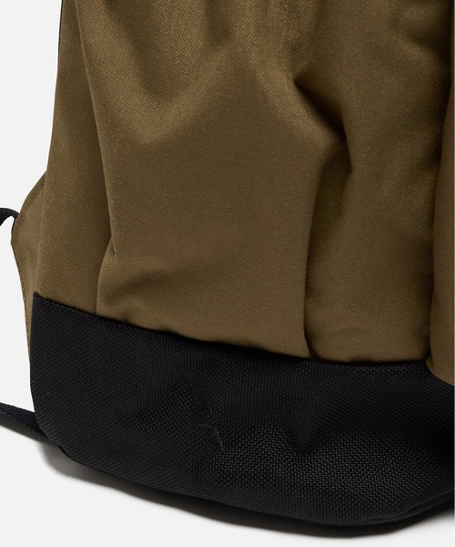 AIGLE（エーグル）の「撥水 ハイキング バックパック 22L（バックパック/リュック・レディース・ブラック/カーキ・FREE）」の15枚目の写真