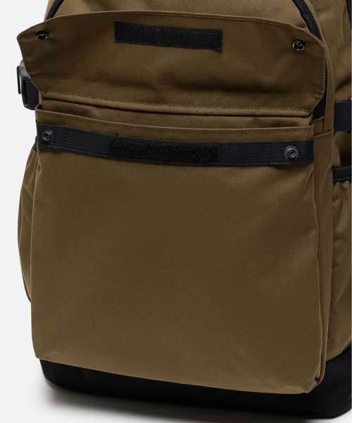 AIGLE（エーグル）の「撥水 ハイキング バックパック 22L（バックパック/リュック・レディース・ブラック/カーキ・FREE）」の18枚目の写真