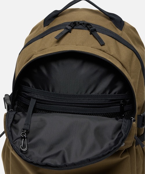 AIGLE（エーグル）の「撥水 ハイキング バックパック 22L（バックパック/リュック・レディース・ブラック/カーキ・FREE）」の19枚目の写真