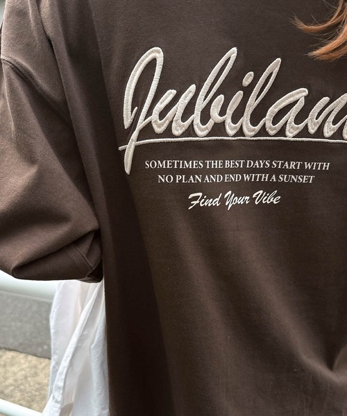 andme(アンドミー)の「オフショルダープリントロゴ刺繍Tシャツ(Tシャツ/カットソー・レディース・オフホワイト/スミクロ/ベージュ系その他/ブラウン・MT/M)」の5枚目の写真