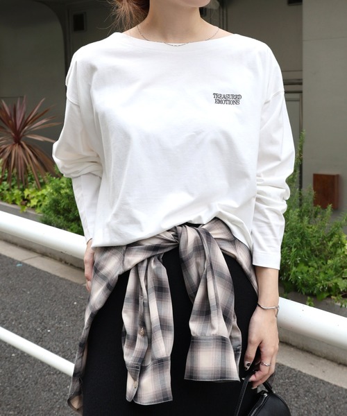 andme(アンドミー)の「オフショルダープリントロゴ刺繍Tシャツ(Tシャツ/カットソー・レディース・オフホワイト/スミクロ/ベージュ系その他/ブラウン・MT/M)」の10枚目の写真