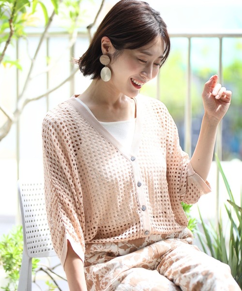 Ehre style(エーレスタイル)の「大人メッシュ着ると涼し気ドルマンカーデ(カーディガン/ボレロ・レディース・ブラック/ベージュ/ピンク・FREE)」の4枚目の写真