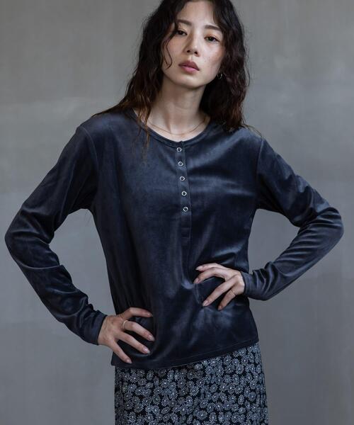 URBAN RESEARCH Sonny Label（アーバンリサーチサニーレーベル）の「『UR TECH』ベロアヘンリーネックプルオーバー（Tシャツ/カットソー・レディース・チャコールグレー/ブラウン/ライトグレー・FREE）」の6枚目の写真