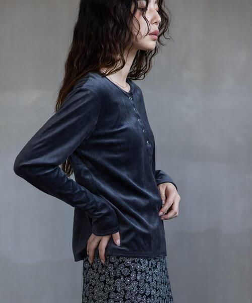 URBAN RESEARCH Sonny Label（アーバンリサーチサニーレーベル）の「『UR TECH』ベロアヘンリーネックプルオーバー（Tシャツ/カットソー・レディース・チャコールグレー/ブラウン/ライトグレー・FREE）」の7枚目の写真