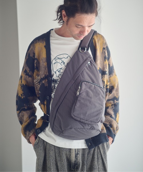 ADAM PATEK(アダムパテック)の「ADAMPATEK/nylon sling bag/ワンショルダーナイロンスリングバッグ(ボディバッグ/ウエストポーチ・メンズ・グレー/ブラック・FREE)」の12枚目の写真