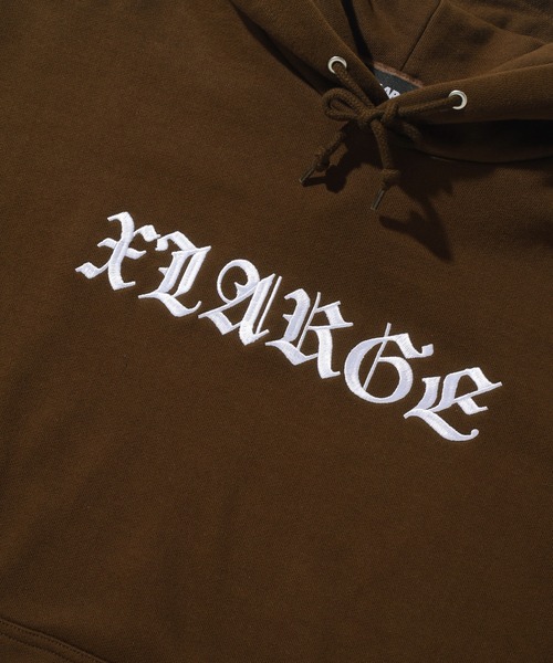 XLARGE(エクストララージ)の「OLD ENGLISH PULLOVER HOODED SWEATSHIRT(パーカー・メンズ・ブラウン/ブラック/アッシュ・XL/L/M/S)」の4枚目の写真