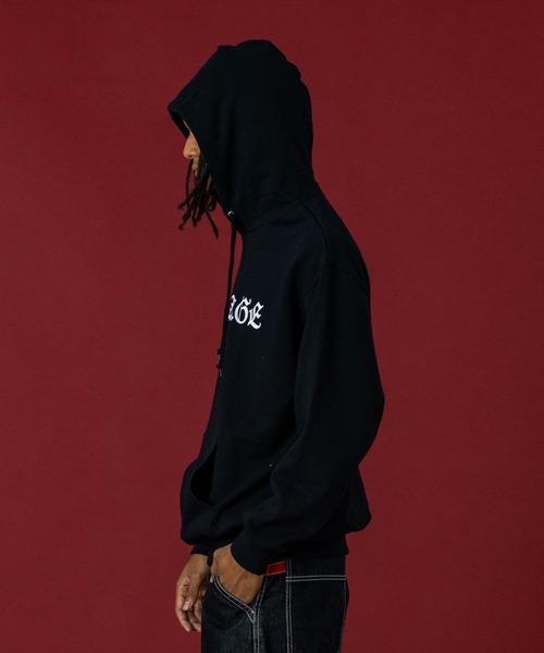 XLARGE(エクストララージ)の「OLD ENGLISH PULLOVER HOODED SWEATSHIRT(パーカー・メンズ・ブラウン/ブラック/アッシュ・XL/L/M/S)」の13枚目の写真