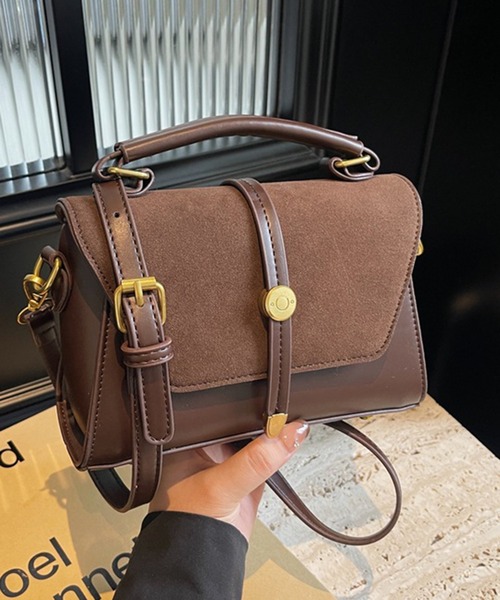 folka(フォルカ)の「9C74 2WAY アンティーク調 フラップ ミニショルダーバッグ(ショルダーバッグ・レディース・ブラック/ダークブラウン/ワイン・ONESIZE)」の7枚目の写真