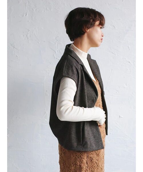 FIKA.(フィーカ)の「Wool-like tailored vest(その他アウター・レディース・ブラウン/チャコール・MEDIUM)」の4枚目の写真