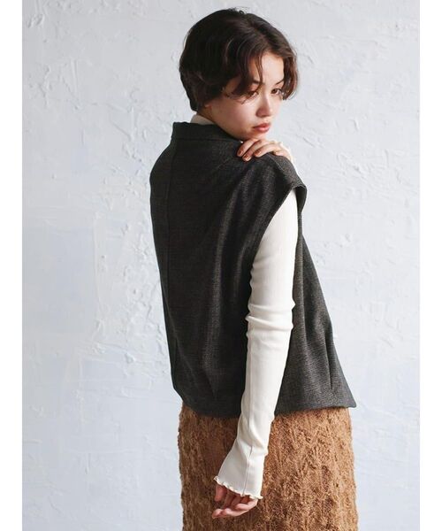 FIKA.(フィーカ)の「Wool-like tailored vest(その他アウター・レディース・ブラウン/チャコール・MEDIUM)」の5枚目の写真