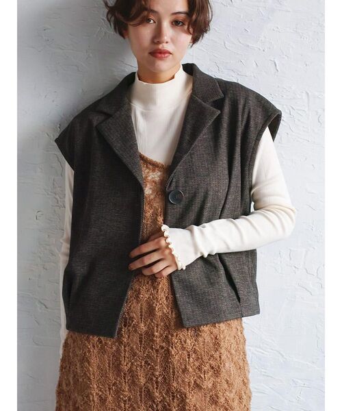 FIKA.(フィーカ)の「Wool-like tailored vest(その他アウター・レディース・ブラウン/チャコール・MEDIUM)」の2枚目の写真