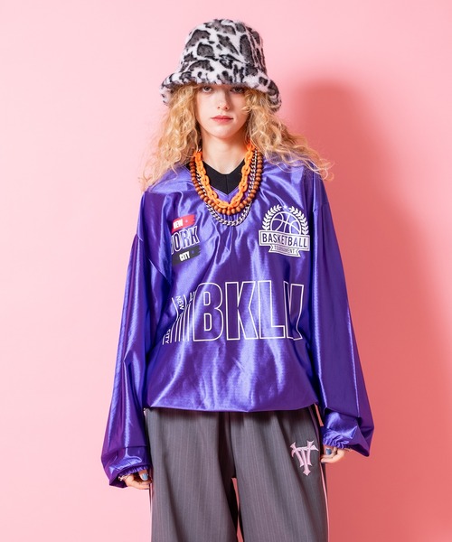 a.p.o.v.（エーピーオービー）の「a.p.o.v. ドローコードヘムオーバーサイズバスケットウォームアップゲームシャツ（Tシャツ/カットソー・メンズ・パープル/ホワイト/ブラック・ONESIZE）」の3枚目の写真