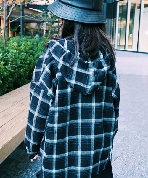 CIAOPANIC TYPY（チャオパニックティピー）の「【KIDS】【ジュニアサイズあり】裾断ち切り微起毛チェックフードシャツ（シャツ/ブラウス・キッズ・ブラック/ブラウン・XX-LARGE/X-LARGE/LARGE/MEDIUM/SMALL）」の9枚目の写真