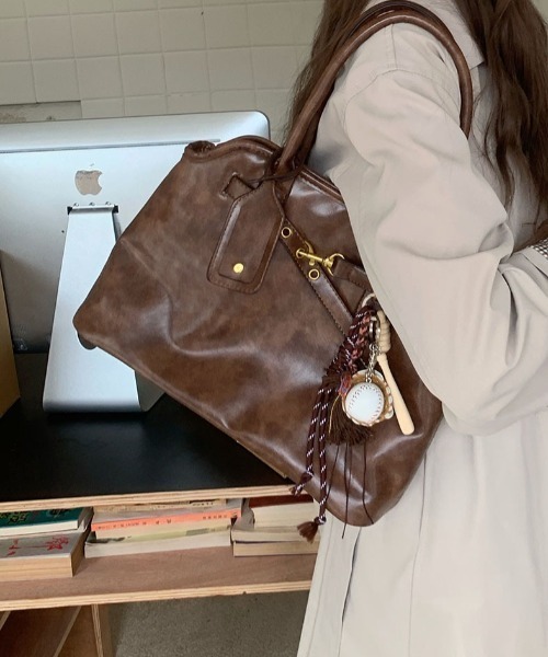 yuue' ( wear )(ユーイ)の「ロングハンドルビッグトートバッグ/通勤通学/オフィス/A4サイズ対応(ショルダーバッグ・レディース・ブラウン/ブラック・FREE)」の3枚目の写真