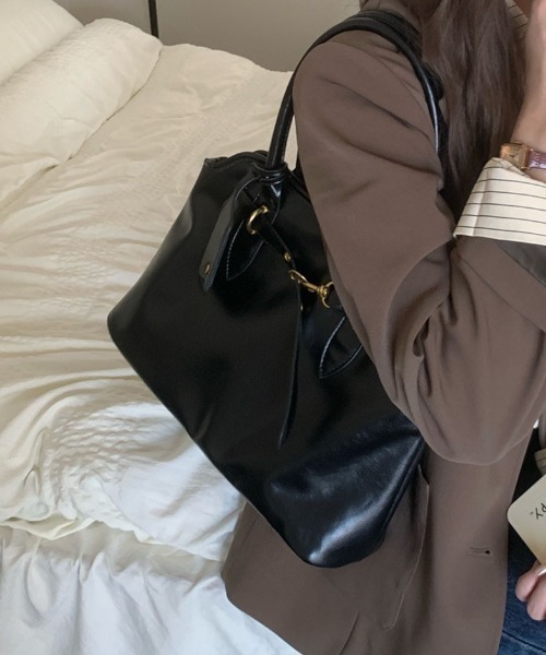 yuue' ( wear )(ユーイ)の「ロングハンドルビッグトートバッグ/通勤通学/オフィス/A4サイズ対応(ショルダーバッグ・レディース・ブラウン/ブラック・FREE)」の14枚目の写真