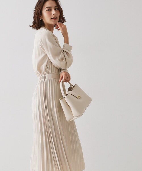 OPAQUE.CLIP（オペークドットクリップ）の「≪通勤・セレモニー対応≫ジョーゼットプリーツワンピース【洗濯機OK】（ワンピース・レディース・ライトベージュ/ネイビー・42/40/38/36）」の3枚目の写真