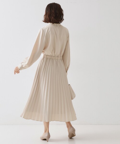 OPAQUE.CLIP（オペークドットクリップ）の「≪通勤・セレモニー対応≫ジョーゼットプリーツワンピース【洗濯機OK】（ワンピース・レディース・ライトベージュ/ネイビー・42/40/38/36）」の5枚目の写真
