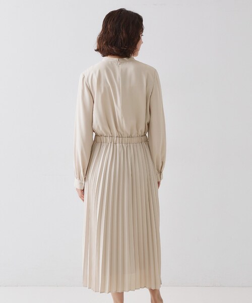 OPAQUE.CLIP（オペークドットクリップ）の「≪通勤・セレモニー対応≫ジョーゼットプリーツワンピース【洗濯機OK】（ワンピース・レディース・ライトベージュ/ネイビー・42/40/38/36）」の13枚目の写真