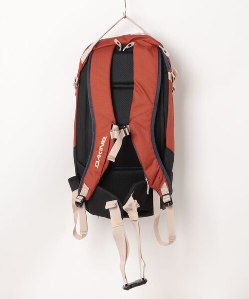 DAKINE(ダカイン)の「DAKINE HELI PRO BACKPACK 24L バックパック/リュック 【25-26SNOWモデル】/ダカインスキースノーボードギア(バックパック・リュックサック)(バックパック/リュック・メンズ・オレンジ系その他/ブラック・FREE)」の3枚目の写真