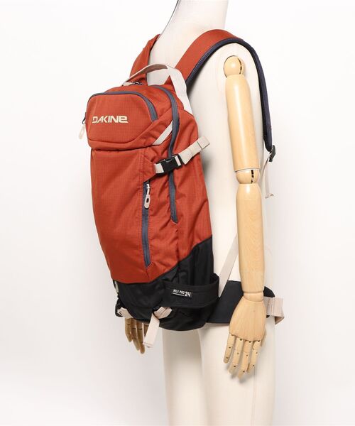 DAKINE(ダカイン)の「DAKINE HELI PRO BACKPACK 24L バックパック/リュック 【25-26SNOWモデル】/ダカインスキースノーボードギア(バックパック・リュックサック)(バックパック/リュック・メンズ・オレンジ系その他/ブラック・FREE)」の6枚目の写真