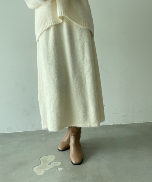 tolene(トレネ)の「きれいめ 袖口フェイクファー使いニットトップス+ニットスカート 上下セットアップ(セットアップ・レディース・チャコールグレー/ホワイト・FREE)」の8枚目の写真